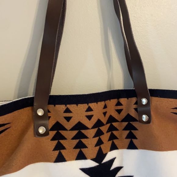 Aztec Tan & Cream Shoulder Bag - Picture 3 of 8